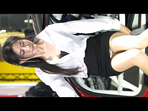 スカートが短すぎて必死に隠すお姉さんTOKYO AUTO SALON 2024  東京オートサロン2024レースクイーンキャンギャル레이싱모델Racing Model